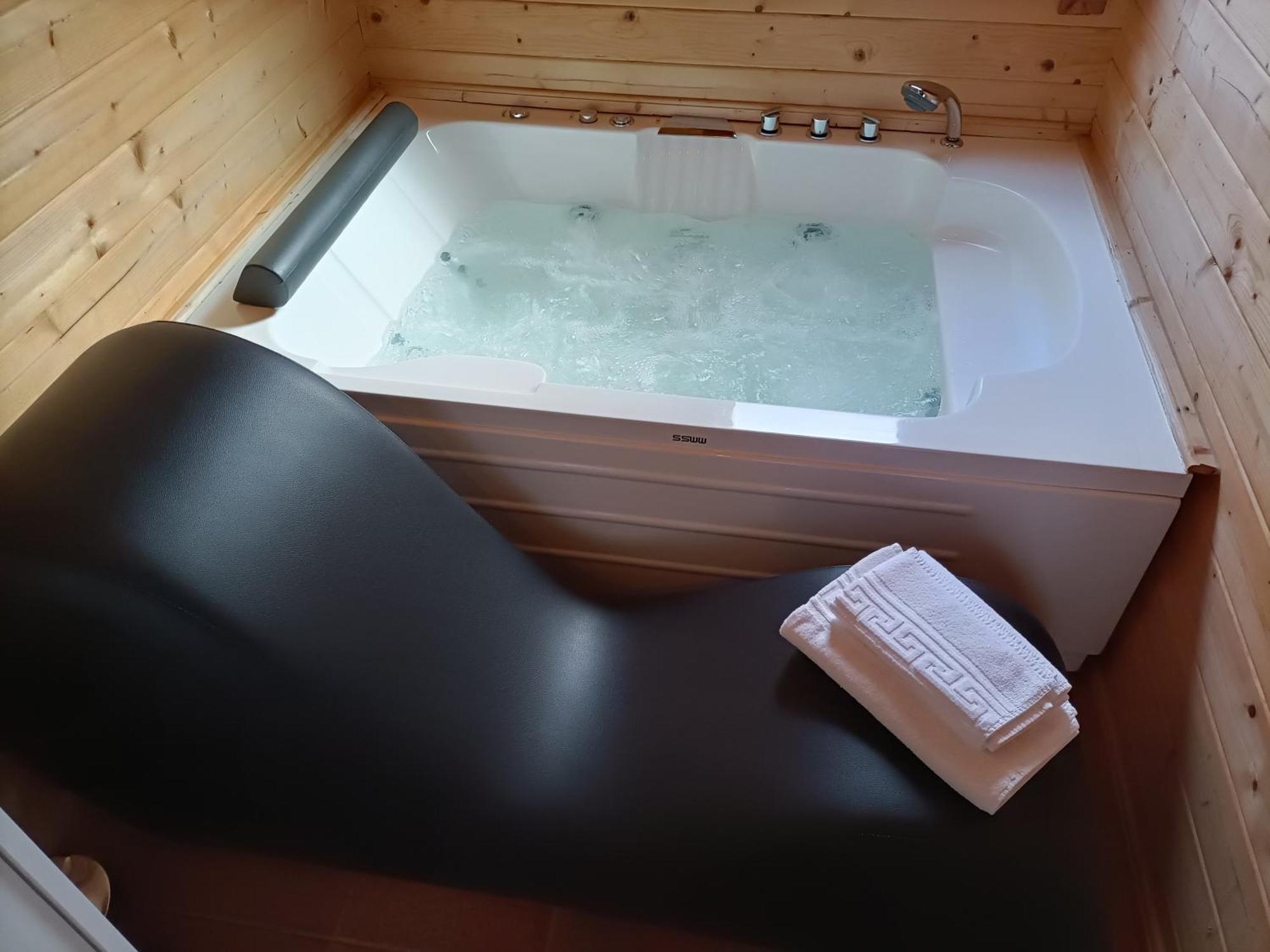 La Dehesilla De Toledo Escapada Romantica Jacuzzi Sillon Tantrico Cobisa Luaran gambar